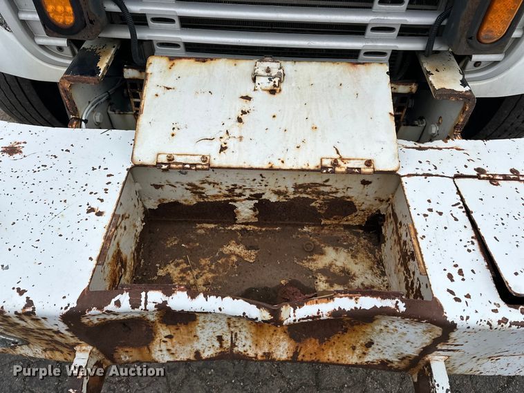 image for item DV0827 2007 Freightliner M2 utility / service truck