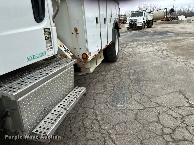 image for item DV0827 2007 Freightliner M2 utility / service truck