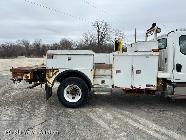 image for item DV0827 2007 Freightliner M2 utility / service truck