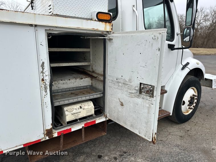 image for item DV0827 2007 Freightliner M2 utility / service truck