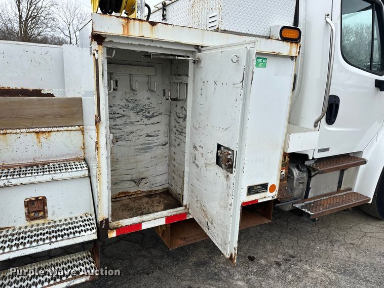 image for item DV0827 2007 Freightliner M2 utility / service truck