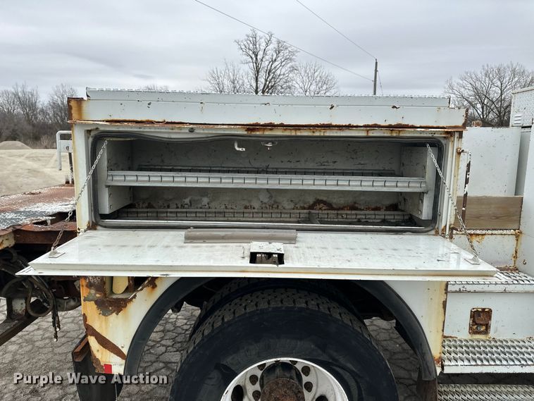 image for item DV0827 2007 Freightliner M2 utility / service truck