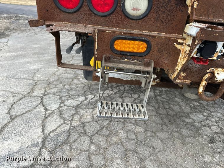 image for item DV0827 2007 Freightliner M2 utility / service truck