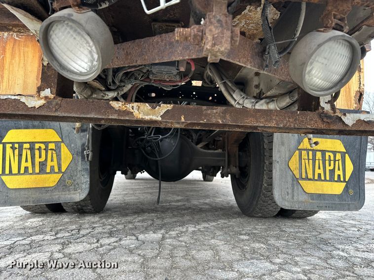 image for item DV0827 2007 Freightliner M2 utility / service truck