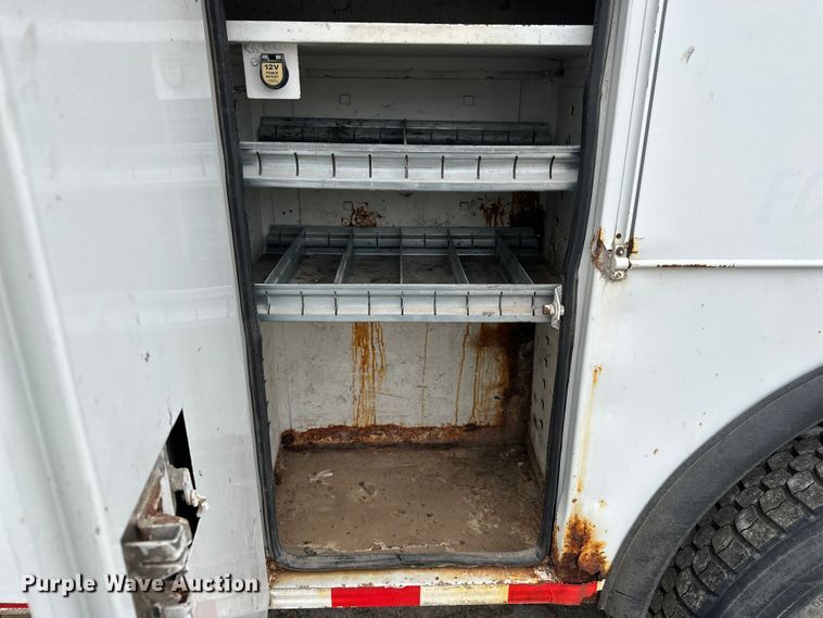 image for item DV0827 2007 Freightliner M2 utility / service truck