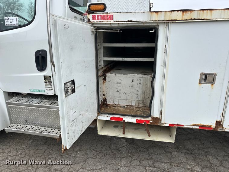 image for item DV0827 2007 Freightliner M2 utility / service truck