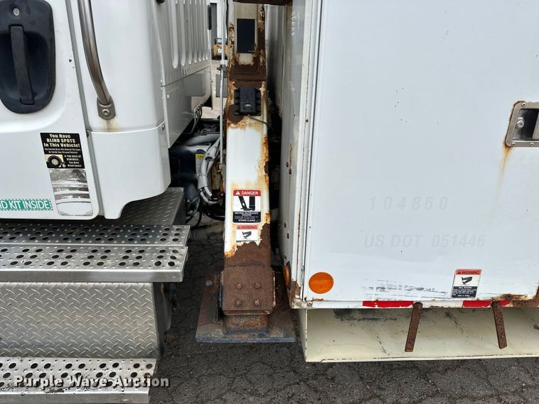 image for item DV0827 2007 Freightliner M2 utility / service truck