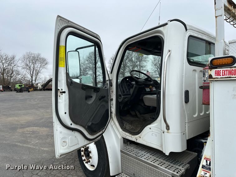 image for item DV0827 2007 Freightliner M2 utility / service truck