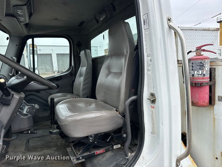 image for item DV0827 2007 Freightliner M2 utility / service truck