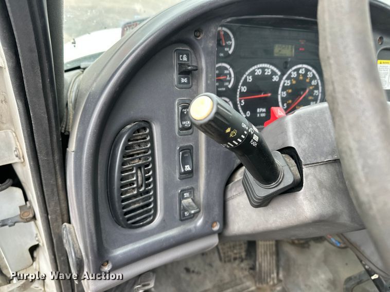 image for item DV0827 2007 Freightliner M2 utility / service truck