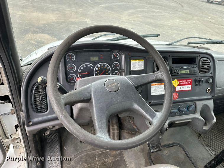 image for item DV0827 2007 Freightliner M2 utility / service truck