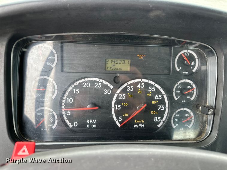 image for item DV0827 2007 Freightliner M2 utility / service truck