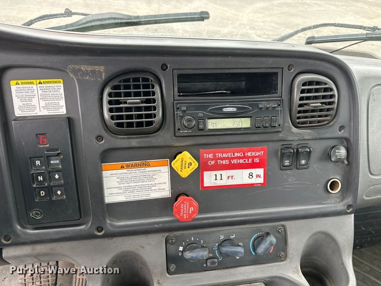 image for item DV0827 2007 Freightliner M2 utility / service truck