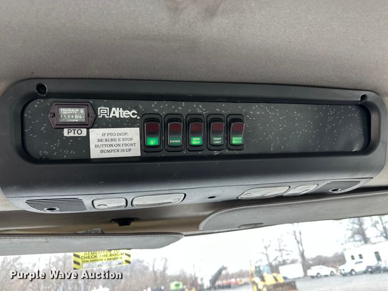 image for item DV0827 2007 Freightliner M2 utility / service truck