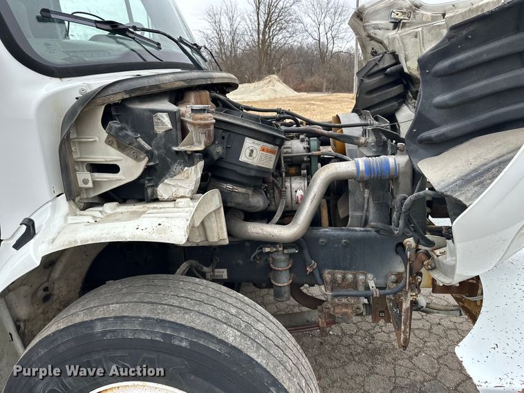 image for item DV0827 2007 Freightliner M2 utility / service truck