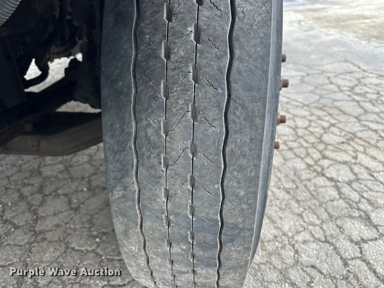 image for item DV0827 2007 Freightliner M2 utility / service truck