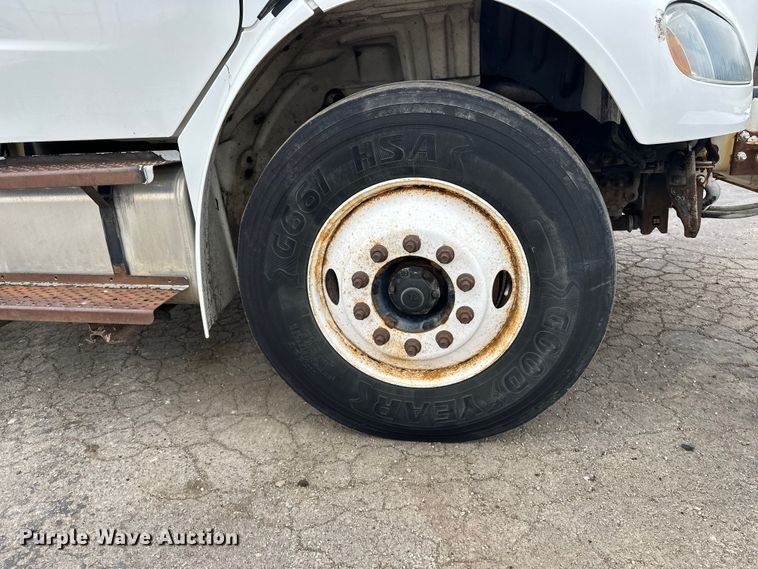 image for item DV0827 2007 Freightliner M2 utility / service truck