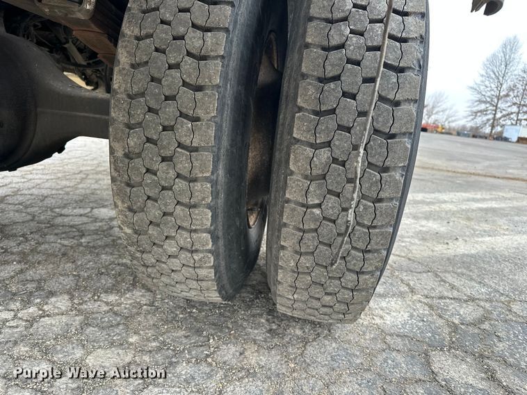 image for item DV0827 2007 Freightliner M2 utility / service truck