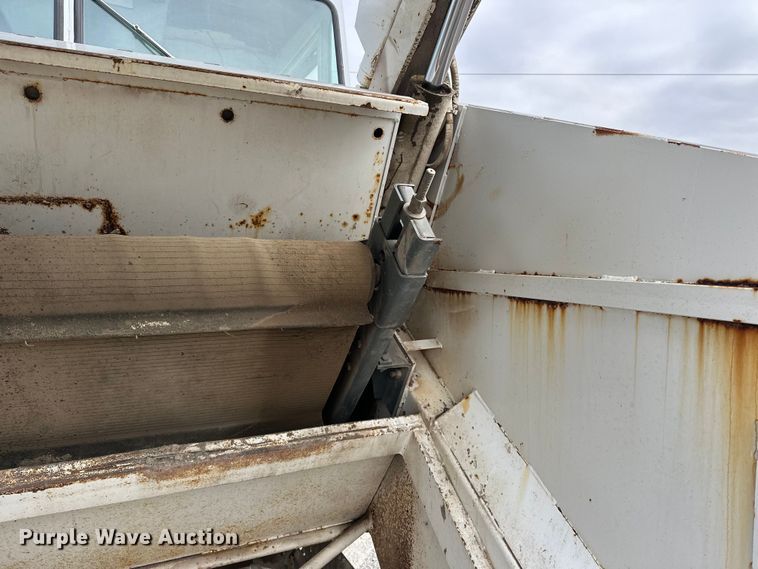 image for item DV0828 Elgin Pelican Series P street sweeper truck