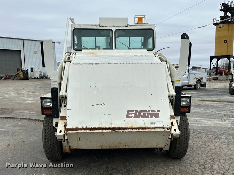 image for item DV0829 1992 Elgin Pelican Series P street sweeper truck