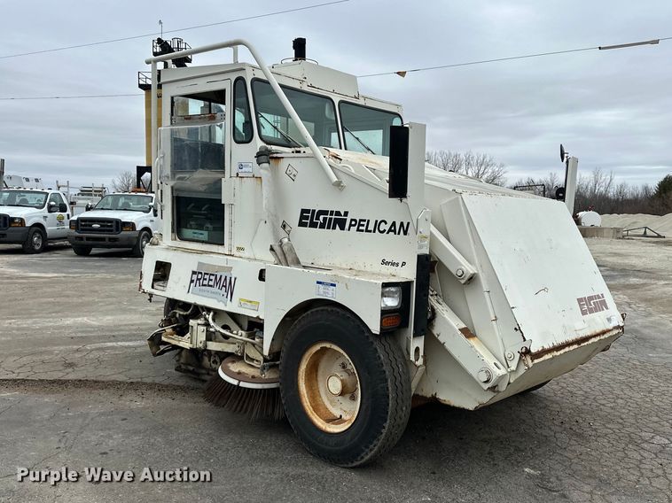 image for item DV0829 1992 Elgin Pelican Series P street sweeper truck