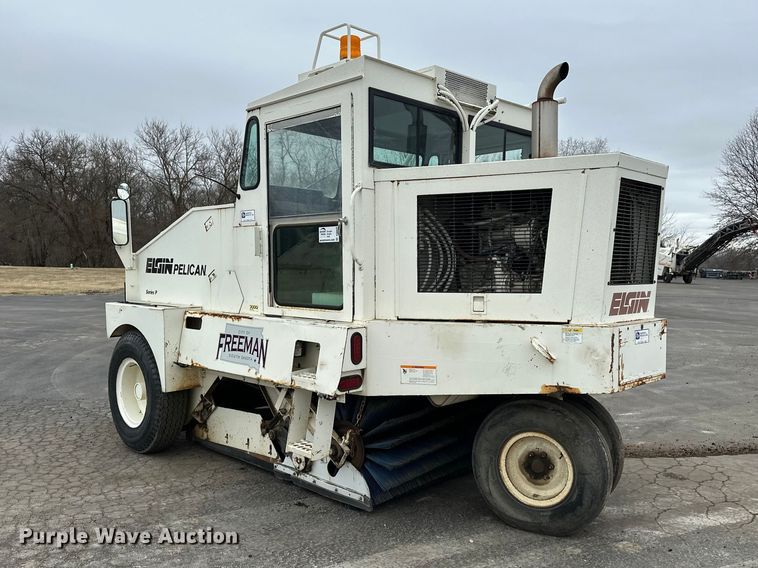 image for item DV0829 1992 Elgin Pelican Series P street sweeper truck