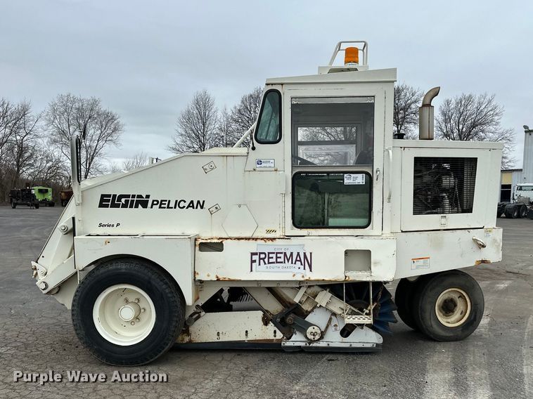 image for item DV0829 1992 Elgin Pelican Series P street sweeper truck