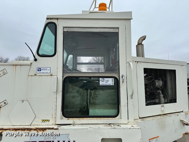 image for item DV0829 1992 Elgin Pelican Series P street sweeper truck