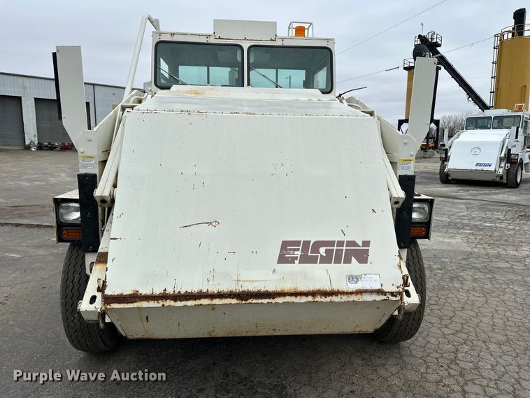 image for item DV0829 1992 Elgin Pelican Series P street sweeper truck