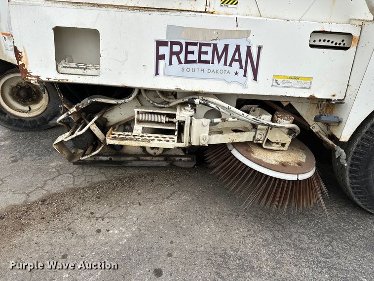 image for item DV0829 1992 Elgin Pelican Series P street sweeper truck