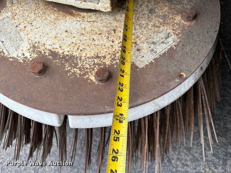 image for item DV0829 1992 Elgin Pelican Series P street sweeper truck