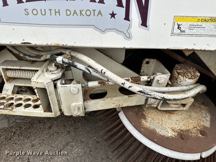 image for item DV0829 1992 Elgin Pelican Series P street sweeper truck