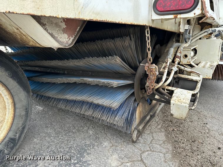 image for item DV0829 1992 Elgin Pelican Series P street sweeper truck