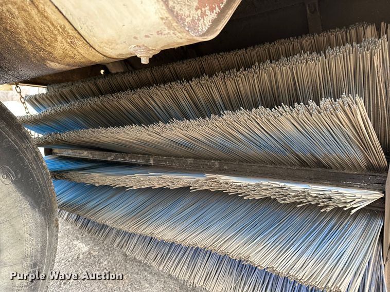 image for item DV0829 1992 Elgin Pelican Series P street sweeper truck