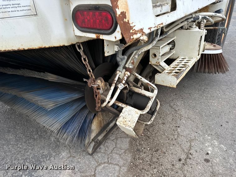 image for item DV0829 1992 Elgin Pelican Series P street sweeper truck