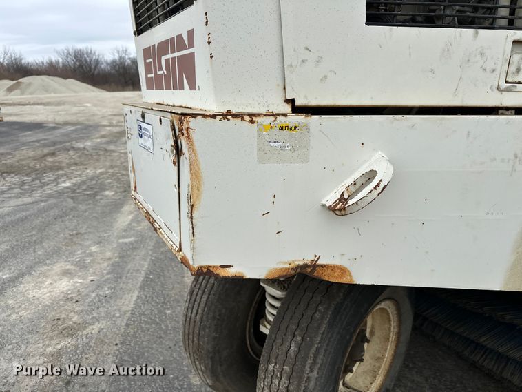 image for item DV0829 1992 Elgin Pelican Series P street sweeper truck