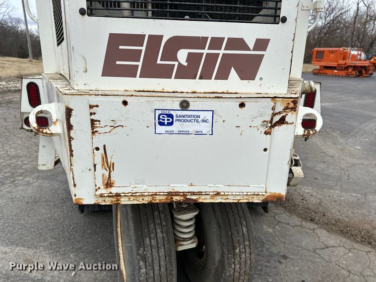 image for item DV0829 1992 Elgin Pelican Series P street sweeper truck