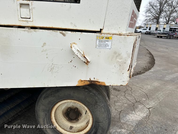 image for item DV0829 1992 Elgin Pelican Series P street sweeper truck