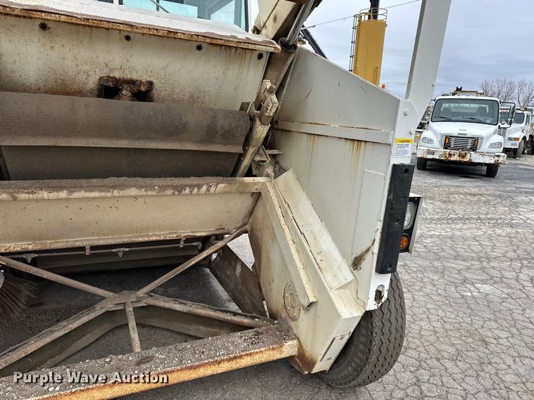 image for item DV0829 1992 Elgin Pelican Series P street sweeper truck