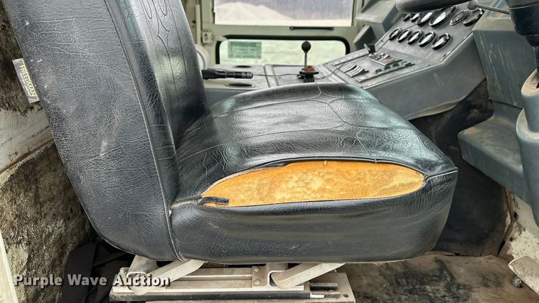 image for item DV0829 1992 Elgin Pelican Series P street sweeper truck