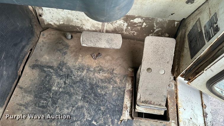 image for item DV0829 1992 Elgin Pelican Series P street sweeper truck