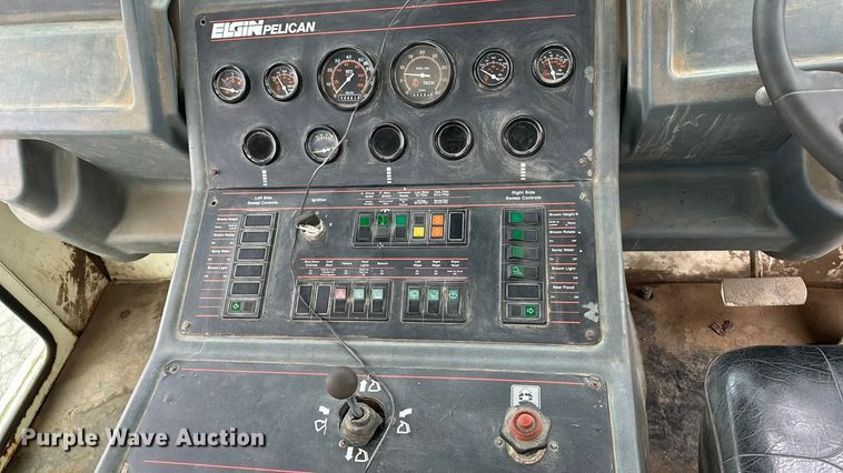 image for item DV0829 1992 Elgin Pelican Series P street sweeper truck