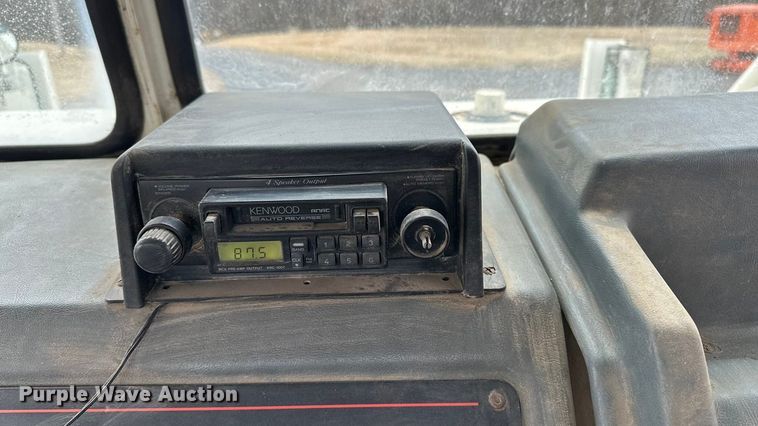 image for item DV0829 1992 Elgin Pelican Series P street sweeper truck