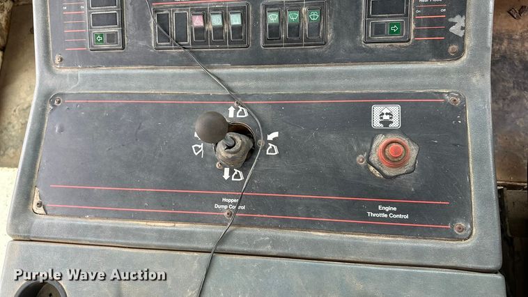 image for item DV0829 1992 Elgin Pelican Series P street sweeper truck