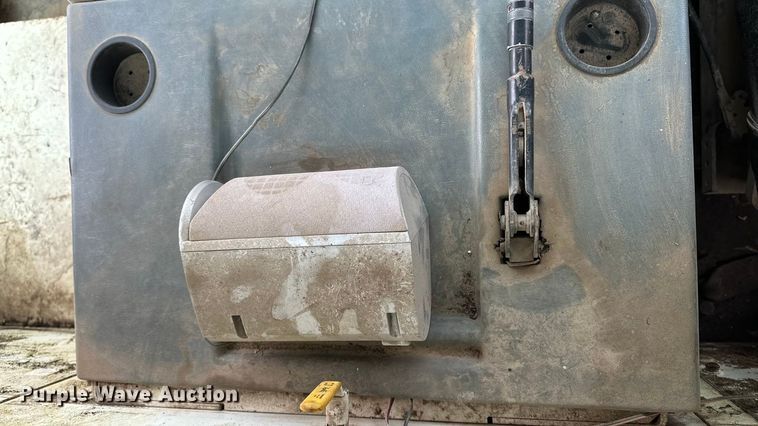 image for item DV0829 1992 Elgin Pelican Series P street sweeper truck