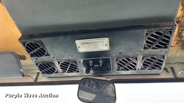 image for item DV0829 1992 Elgin Pelican Series P street sweeper truck