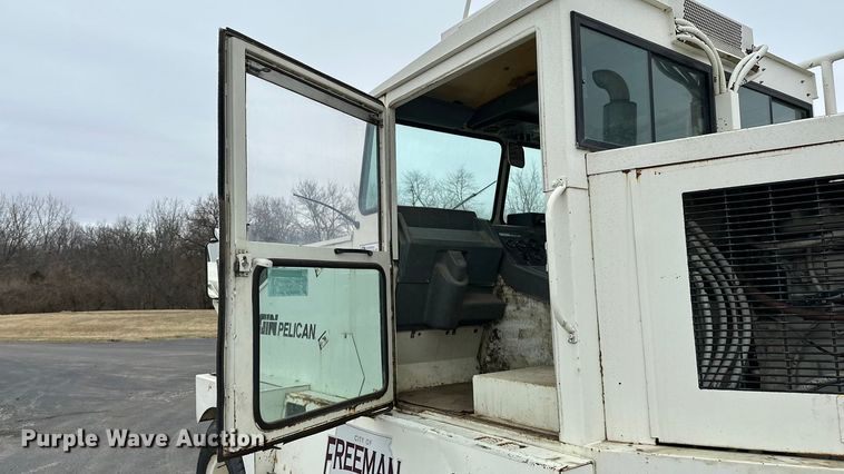 image for item DV0829 1992 Elgin Pelican Series P street sweeper truck