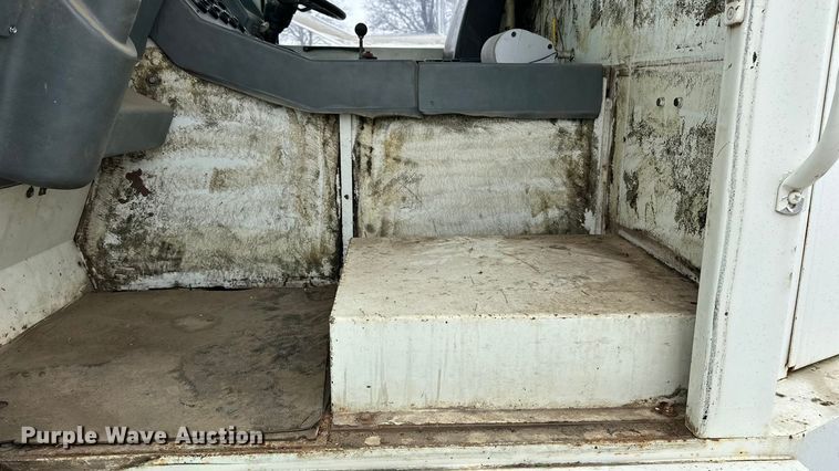 image for item DV0829 1992 Elgin Pelican Series P street sweeper truck