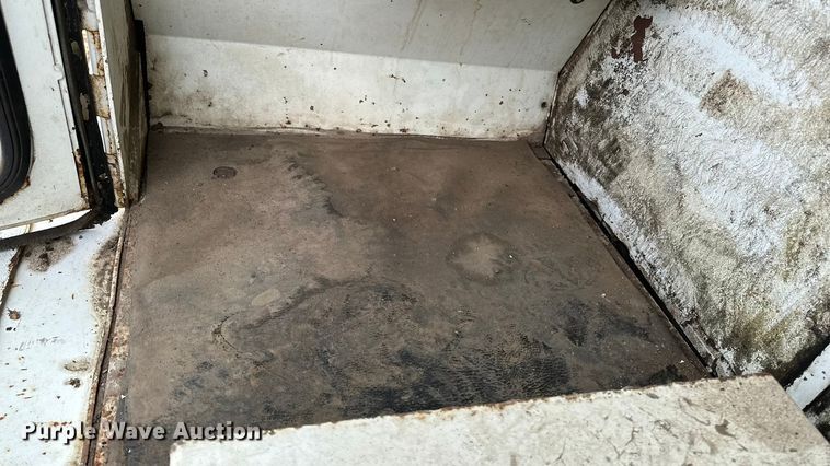 image for item DV0829 1992 Elgin Pelican Series P street sweeper truck