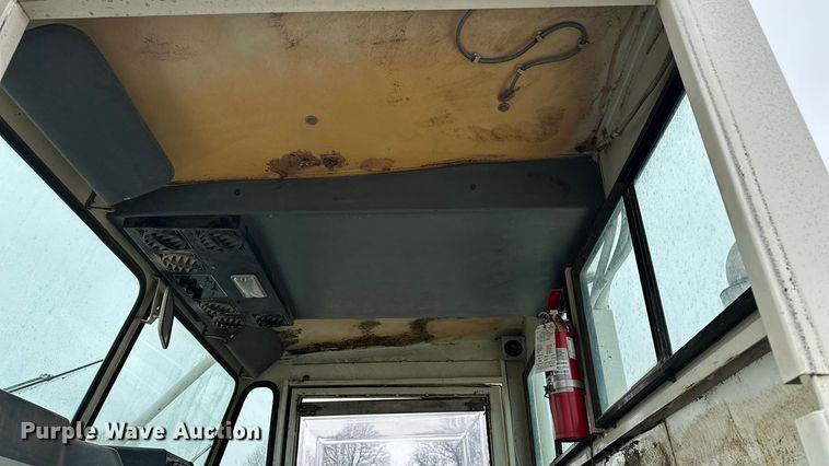 image for item DV0829 1992 Elgin Pelican Series P street sweeper truck